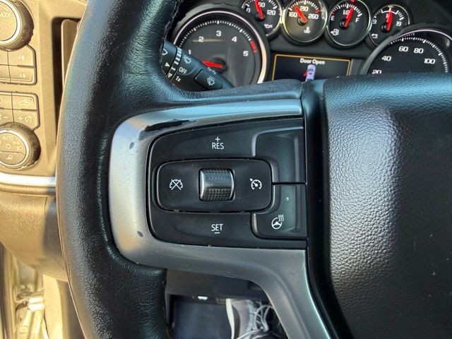 Chevrolet Silverado 3500HD Vehicle Full-screen Gallery Image 18