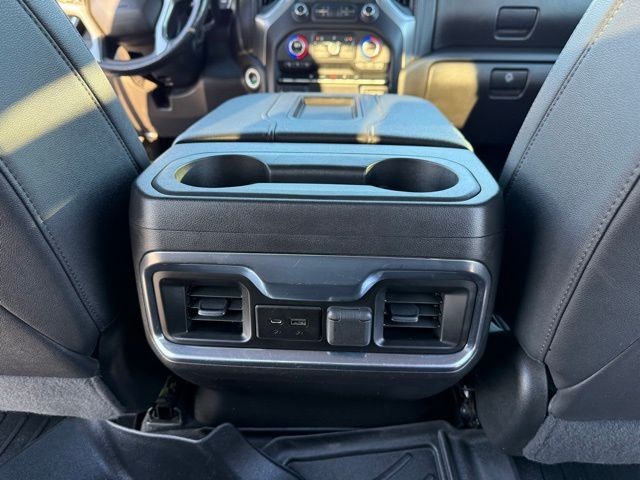 Chevrolet Silverado 3500HD Vehicle Full-screen Gallery Image 24