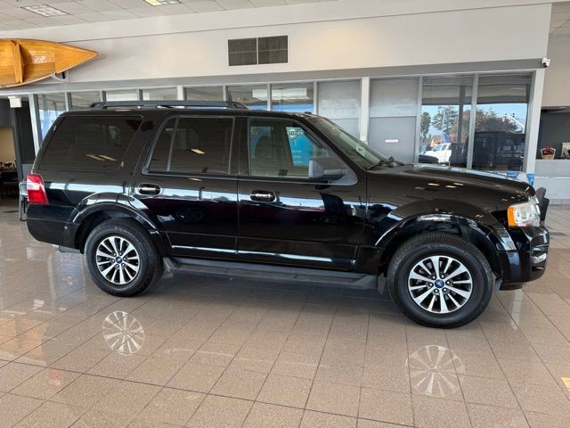 Ford Expedition Vehicle Full-screen Gallery Image 02