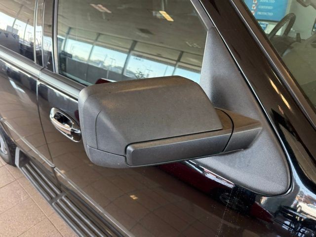 Ford Expedition Vehicle Full-screen Gallery Image 11