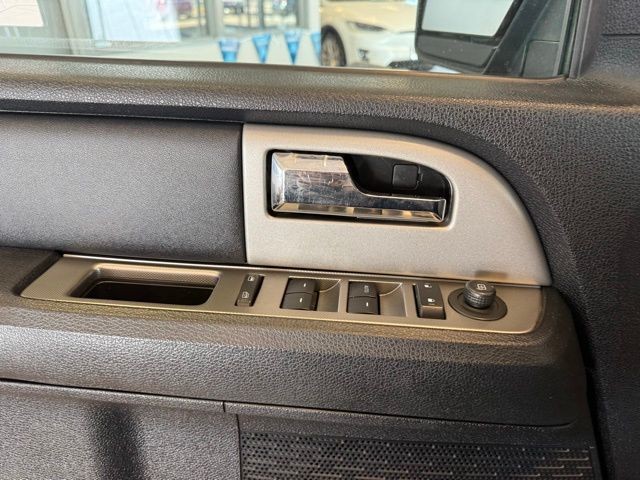 Ford Expedition Vehicle Full-screen Gallery Image 19