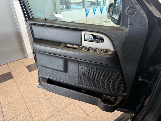 Ford Expedition Vehicle Full-screen Gallery Image 20