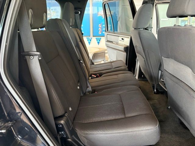 Ford Expedition Vehicle Full-screen Gallery Image 23