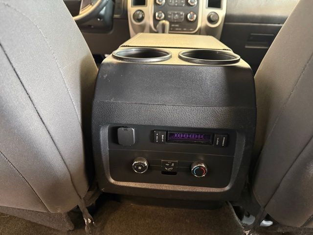 Ford Expedition Vehicle Full-screen Gallery Image 24