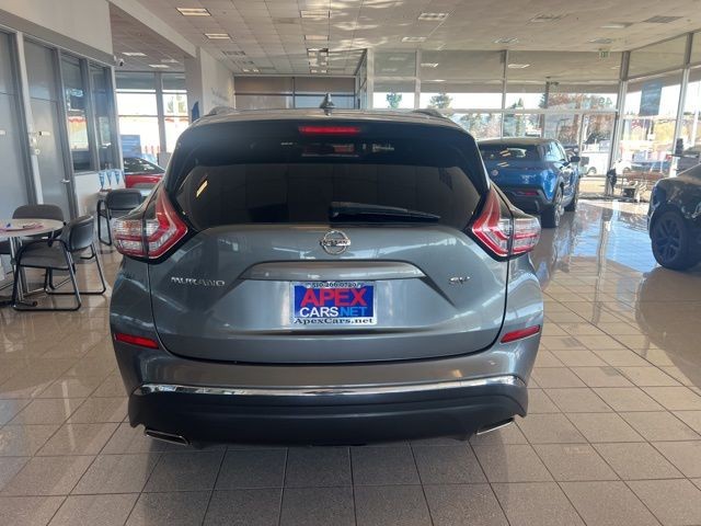 Nissan Murano Vehicle Full-screen Gallery Image 06