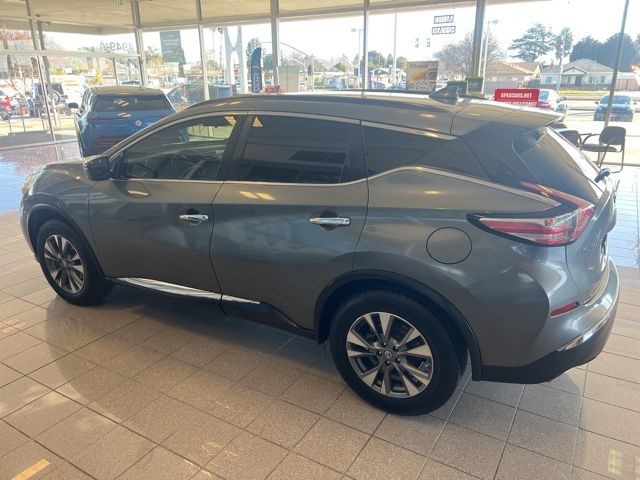 Nissan Murano Vehicle Full-screen Gallery Image 10