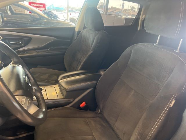 Nissan Murano Vehicle Full-screen Gallery Image 16