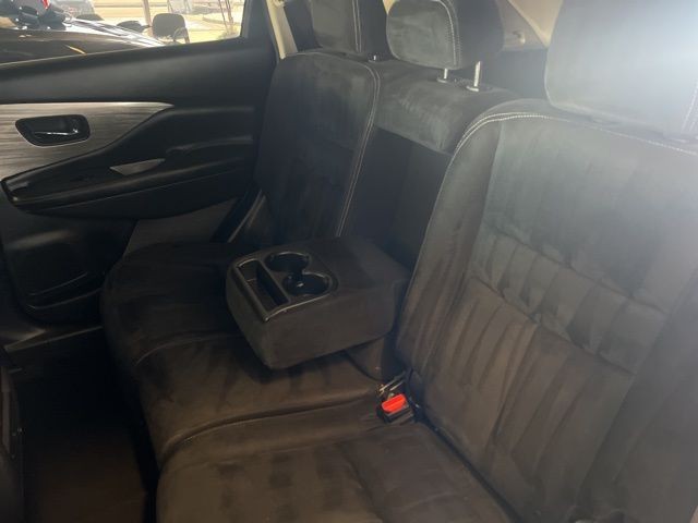 Nissan Murano Vehicle Full-screen Gallery Image 17