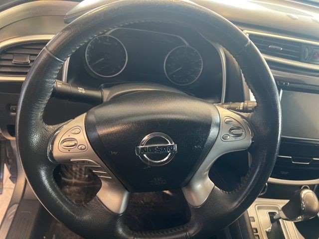 Nissan Murano Vehicle Full-screen Gallery Image 19