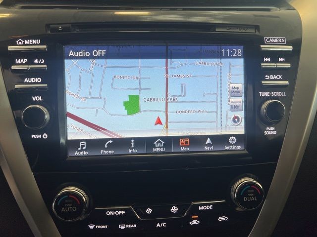 Nissan Murano Vehicle Full-screen Gallery Image 23