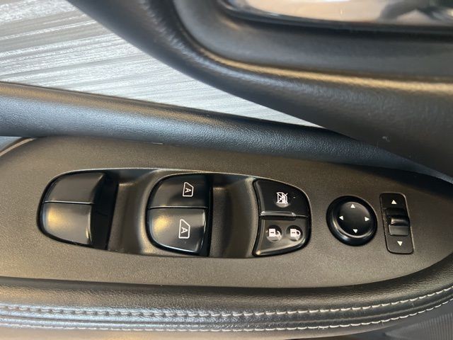 Nissan Murano Vehicle Full-screen Gallery Image 27