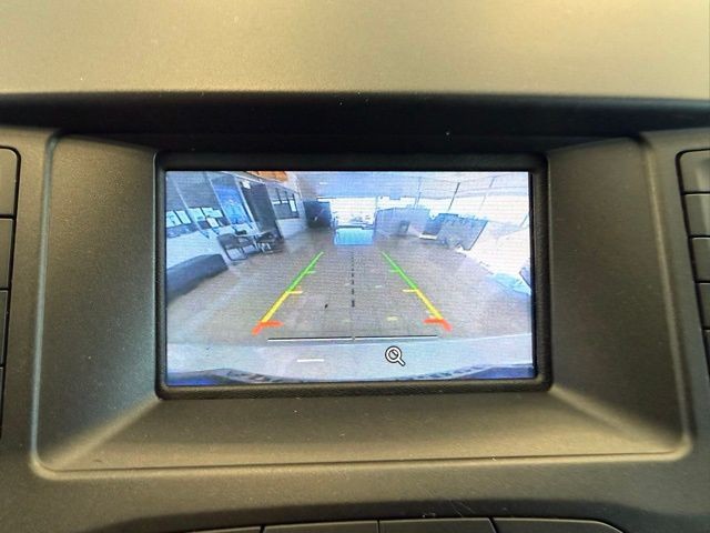 Ford Edge Vehicle Full-screen Gallery Image 14