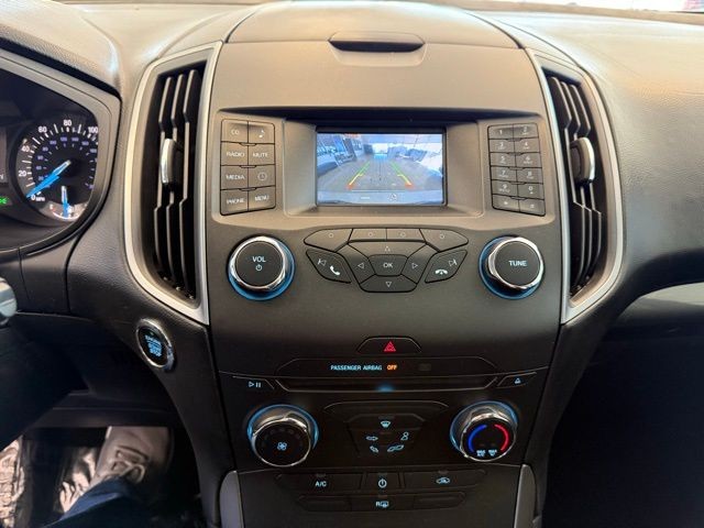 Ford Edge Vehicle Full-screen Gallery Image 15