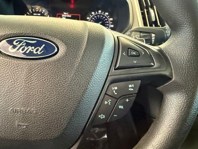 Ford Edge Vehicle Full-screen Gallery Image 17