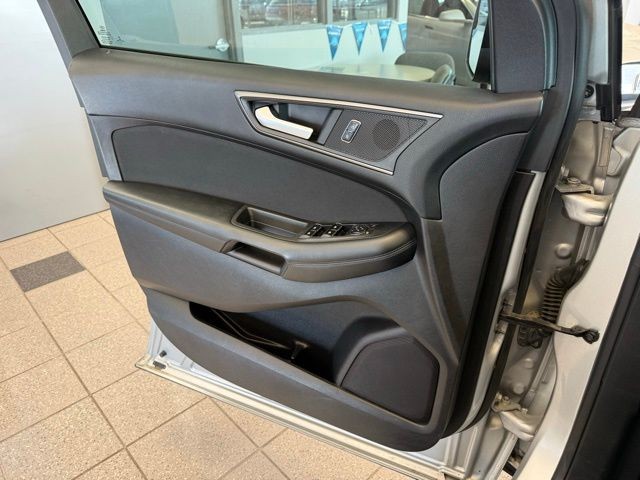 Ford Edge Vehicle Full-screen Gallery Image 20