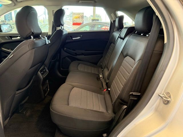 Ford Edge Vehicle Full-screen Gallery Image 21