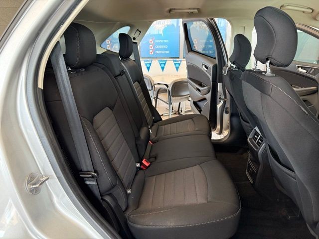 Ford Edge Vehicle Full-screen Gallery Image 23