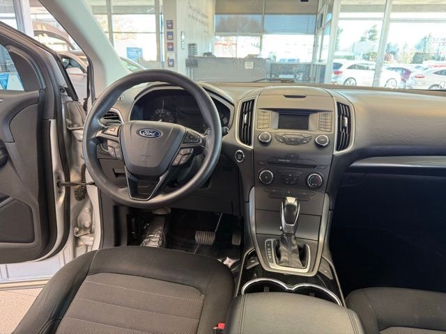 Ford Edge Vehicle Full-screen Gallery Image 26