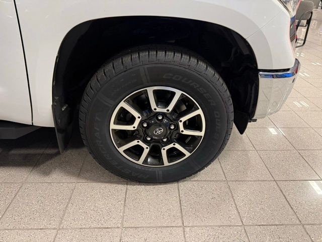 Toyota Tundra 2WD Truck Vehicle Full-screen Gallery Image 11