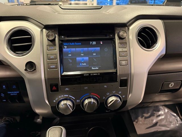 Toyota Tundra 2WD Truck Vehicle Full-screen Gallery Image 15