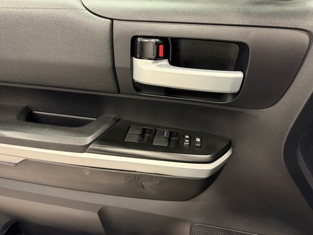 Toyota Tundra 2WD Truck Vehicle Full-screen Gallery Image 20