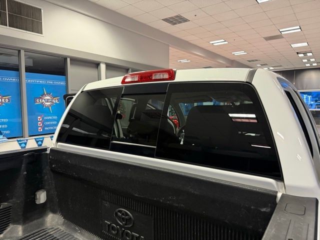 Toyota Tundra 2WD Truck Vehicle Full-screen Gallery Image 23