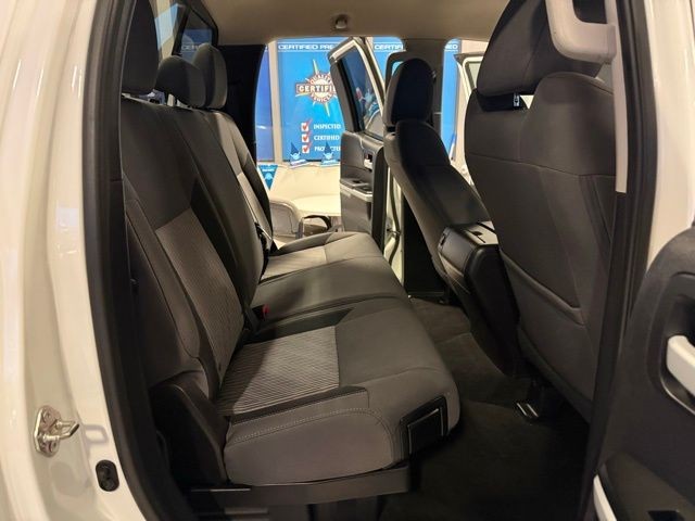 Toyota Tundra 2WD Truck Vehicle Full-screen Gallery Image 24