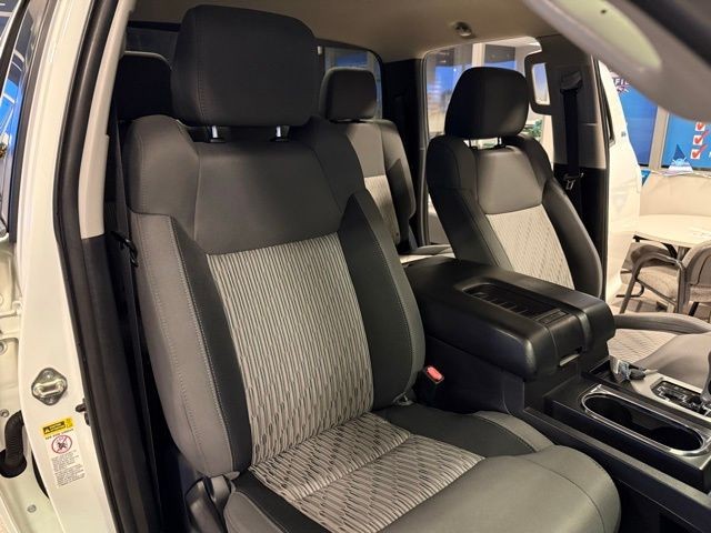 Toyota Tundra 2WD Truck Vehicle Full-screen Gallery Image 27