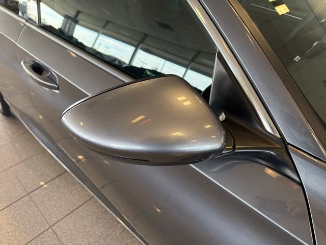 Honda Accord Sedan Vehicle Full-screen Gallery Image 11