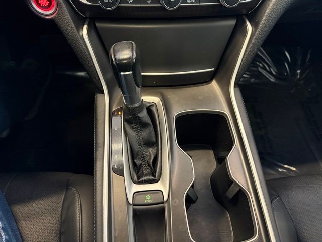 Honda Accord Sedan Vehicle Full-screen Gallery Image 16