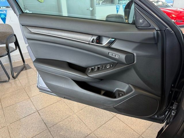 Honda Accord Sedan Vehicle Full-screen Gallery Image 21