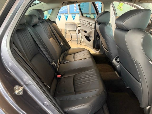 Honda Accord Sedan Vehicle Full-screen Gallery Image 24