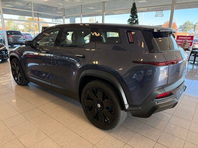 Fisker Ocean Vehicle Full-screen Gallery Image 05