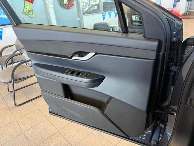 Fisker Ocean Vehicle Full-screen Gallery Image 17