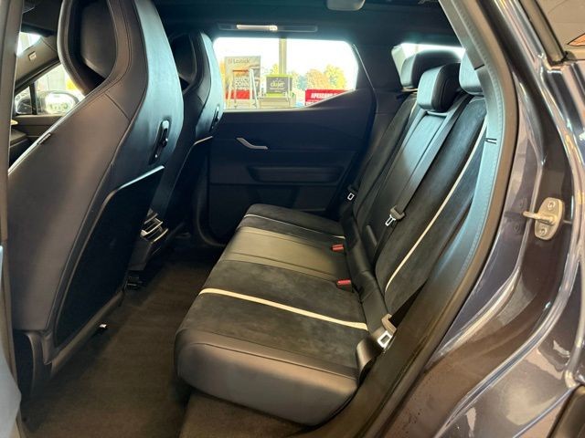 Fisker Ocean Vehicle Full-screen Gallery Image 18