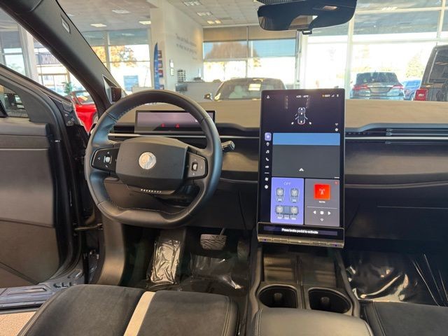 Fisker Ocean Vehicle Full-screen Gallery Image 22