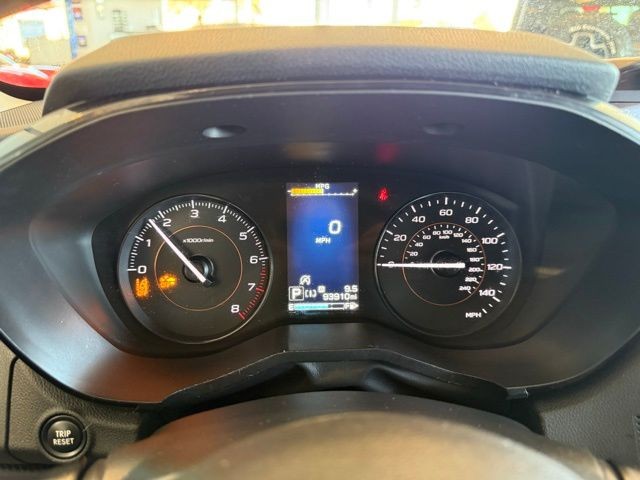 Subaru Crosstrek Vehicle Full-screen Gallery Image 13