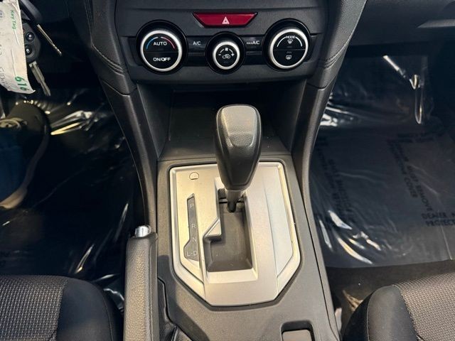 Subaru Crosstrek Vehicle Full-screen Gallery Image 15