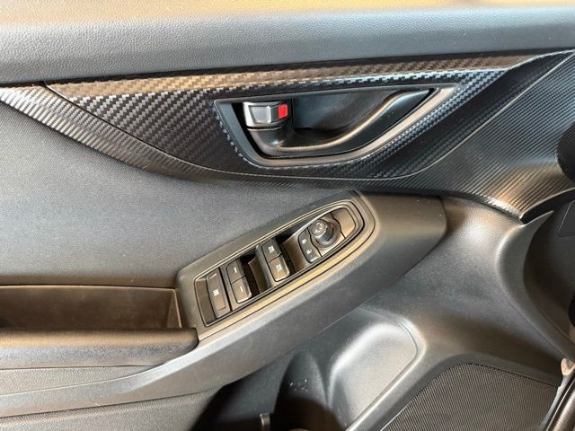 Subaru Crosstrek Vehicle Full-screen Gallery Image 18