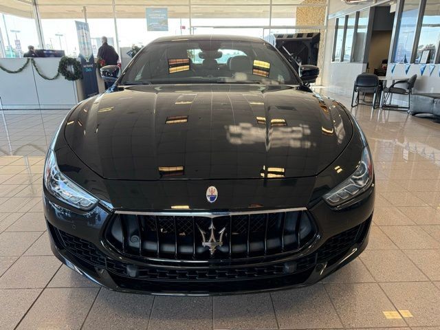 Maserati Ghibli Vehicle Full-screen Gallery Image 07
