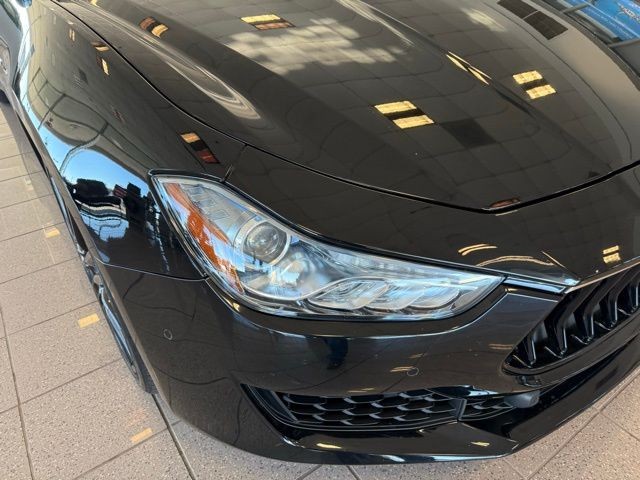 Maserati Ghibli Vehicle Full-screen Gallery Image 09