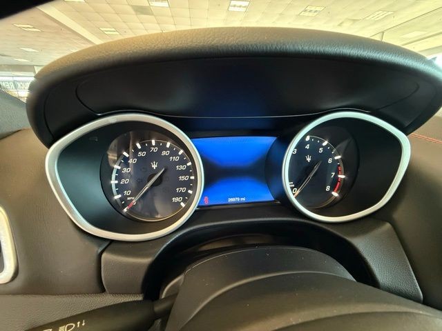 Maserati Ghibli Vehicle Full-screen Gallery Image 13