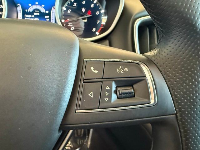 Maserati Ghibli Vehicle Full-screen Gallery Image 16