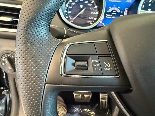 Maserati Ghibli Vehicle Full-screen Gallery Image 17