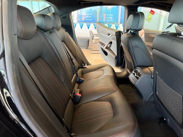 Maserati Ghibli Vehicle Full-screen Gallery Image 21