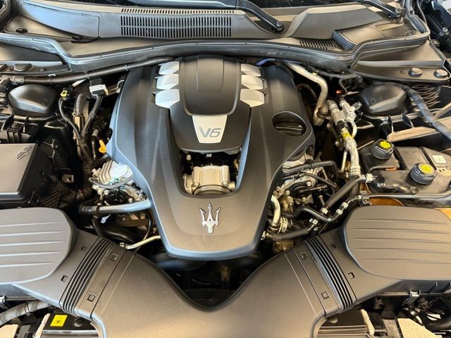 Maserati Ghibli Vehicle Full-screen Gallery Image 27