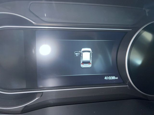 Kia Niro EV Vehicle Full-screen Gallery Image 23