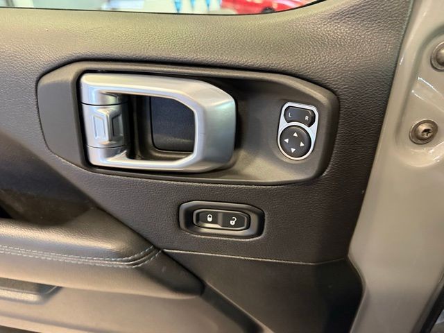 Jeep Wrangler 4xe Vehicle Full-screen Gallery Image 18