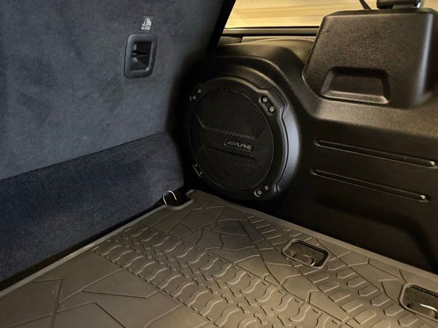 Jeep Wrangler 4xe Vehicle Full-screen Gallery Image 22