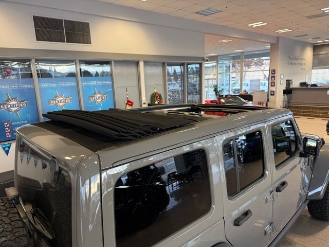 Jeep Wrangler 4xe Vehicle Full-screen Gallery Image 23